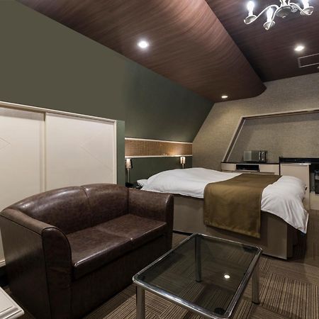 ホテル ジュエリージュエリー 十三 (Adults Only) Osaka Esterno foto